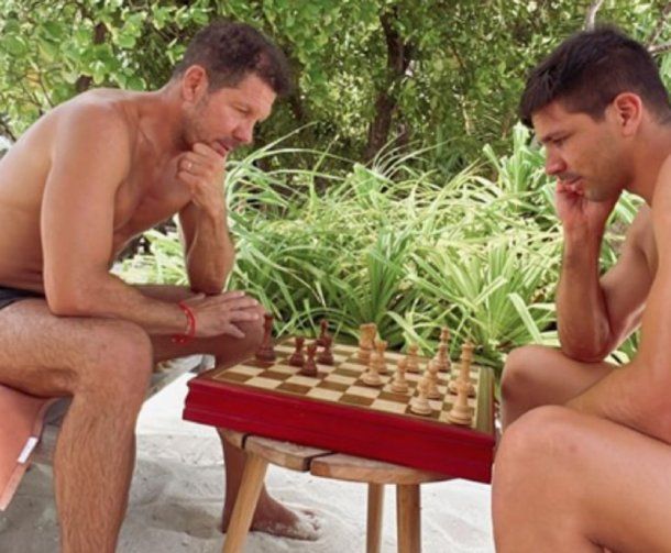 Memes y burlas por la foto viral del Cholo Simeone jugando al ajedrez