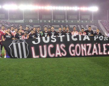 Quién sacó la bandera que pedía justicia por Lucas en la previa de Tigre-Barracas Central