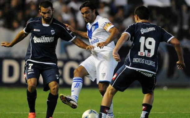 Quilmes busca levantar ante un Vélez que mira a la Sudamericana