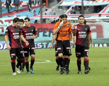 El líder Colón perdió ante Arsenal en Sarandí y no pudo escaparse arriba