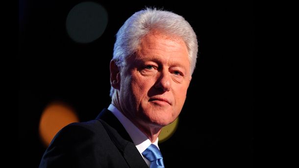 El avión que transportaba a Bill Clinton aterrizó de emergencia en Tanzania