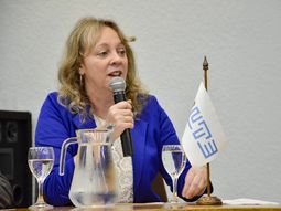 La presidenta de UTE, Silvia Emaldi, aclaró que no aumentarán las tarifas tras el decreto del MIEM. La presidenta de UTE, Silvia Emaldi, aclaró que no aumentarán las tarifas tras el decreto del MIEM.