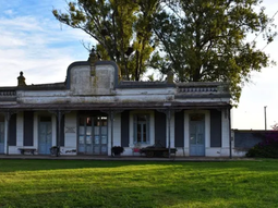 El pueblo con arquitecturas del siglo pasado y con mucho campo. El pueblo con arquitecturas del siglo pasado y con mucho campo.