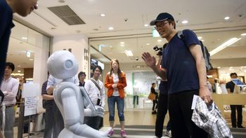 pepper, el robot que ya trabaja en un banco japones pepper, el robot que ya trabaja en un banco japones