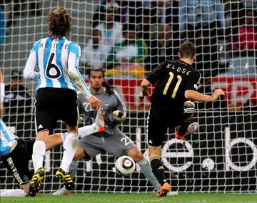 {altText(Cuartos de final de Sudáfrica 2010,#EncuestaM1: ¿La Selección podrá quitarse el karma de quedar eliminado en cuartos?)}