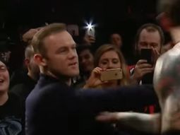 un todoterreno: mira el tremendo golpe con el que rooney noqueo a un luchador un todoterreno: mira el tremendo golpe con el que rooney noqueo a un luchador