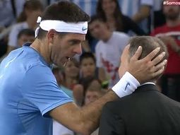 El tandilense intenta explicarle al supervisor del encuentro El tandilense intenta explicarle al supervisor del encuentro