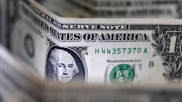 El dólar global subió en medio de datos económicos mixtos en Estados Unidos.
