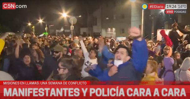 Misiones: incidentes y represión en la Legislatura