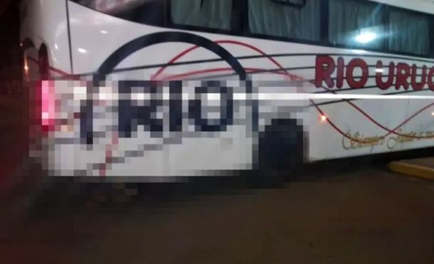 Corrientes: horror por un micro que llegó a la terminal arrastrando un cadáver