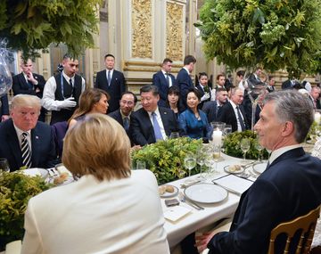 Mauricio Macri comparte mesa con Angela Merkel y Donald Trump