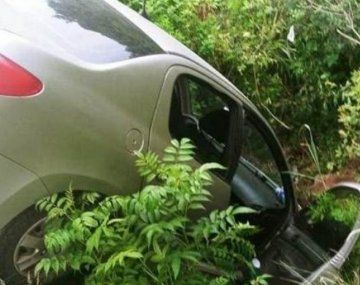 Caían con su auto al precipicio y los salvó una alcantarilla