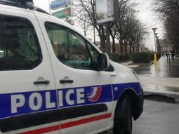 tension por otra toma de rehenes en paris: habria dos muertos tension por otra toma de rehenes en paris: habria dos muertos