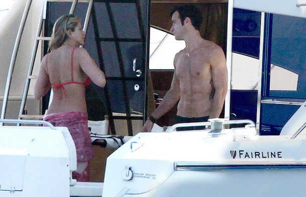 Jennifer Aniston pasea su figura impecable a los 43 años