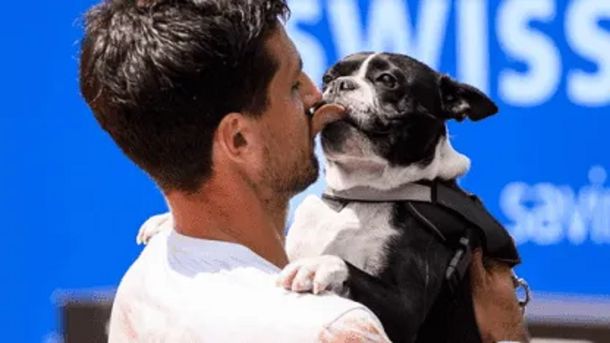 El argentino Pedro Cachín ganó su primer título ATP en Gstaad y lo festejó con su perro