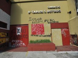 pintadas contra javier cantero en la sede de independiente pintadas contra javier cantero en la sede de independiente