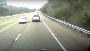 Violento choque entre condutores imprudentes en Misispi Violento choque entre condutores imprudentes en Misispi