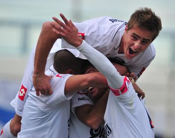 Quilmes superó a Brown y regresa a Primera