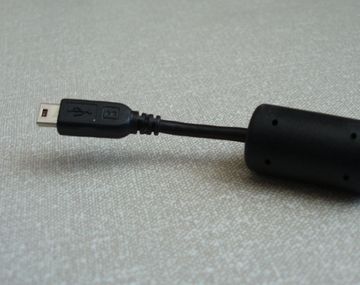 Para qué sirve el cosito del cargador USB