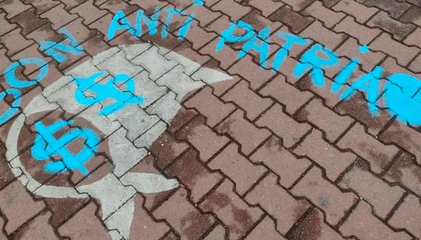 Olavarría: un grupo cercano al PRO se adjudicó pintadas contra las Abuelas y Madres de Plaza de Mayo