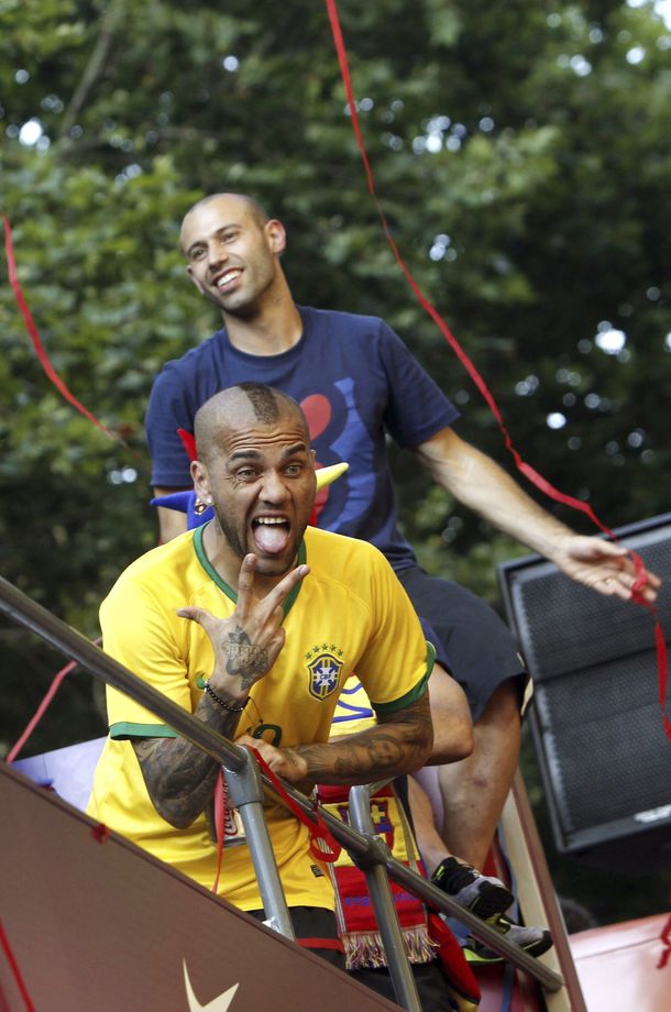 Le salen todas: Dani Alves, que no había sido convocado, jugará la Copa América