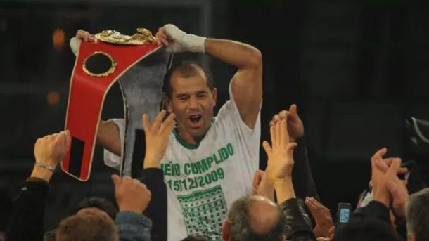 Lazarte se consagró campeón del mundo en el 2010. Lazarte se consagró campeón del mundo en el 2010.