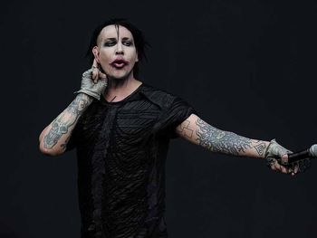 Marilyn Manson colapsó en el escenario durante un show