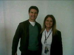Tom Cruise llegó un día antes a Buenos Aires y se fotografió con fans