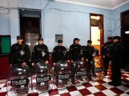 Efectivos de la policía porteña desalojaron un edificio ocupado en Almagro desde hace nueve años