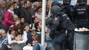 La Policía busca bloquear el referéndum en Cataluña La Policía busca bloquear el referéndum en Cataluña