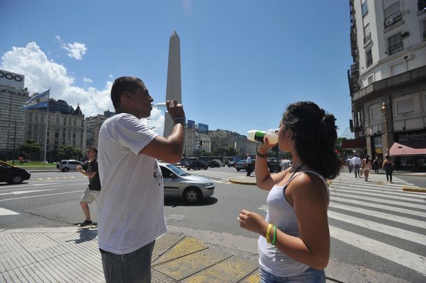 Las tormentas ya llegaron a la Ciudad tras una térmica de más de 47 grados