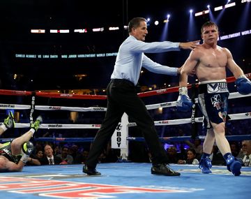 VIDEO: El gancho de Canelo que noqueó a Smith