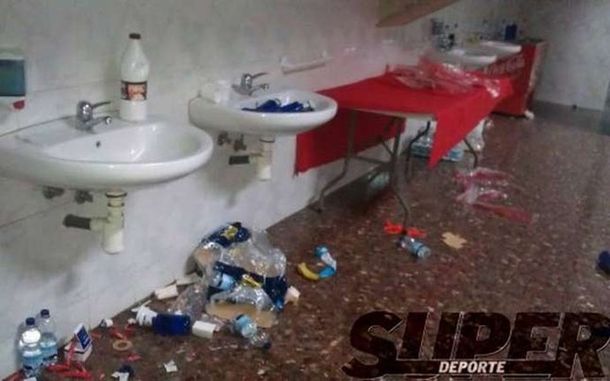 En Valencia acusan al Real Madrid de arrasar un vestuario