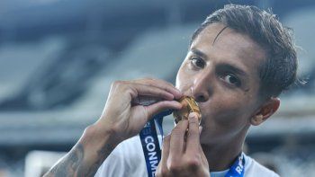 una sensible baja para costas en racing: agustin almendra se va a jugar a mexico una sensible baja para costas en racing: agustin almendra se va a jugar a mexico