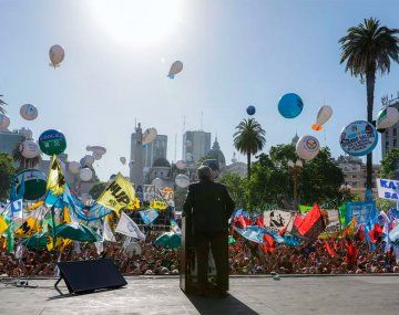 El mapa con los cortes por el festejo del Día de la Democracia en Plaza de Mayo