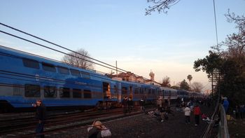 chocaron dos formaciones del sarmiento en castelar: tres muertos y 315 heridos chocaron dos formaciones del sarmiento en castelar: tres muertos y 315 heridos