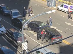sufrio un ataque de epilepsia mientras conducia y provoco un choque multiple que dejo 8 heridos sufrio un ataque de epilepsia mientras conducia y provoco un choque multiple que dejo 8 heridos