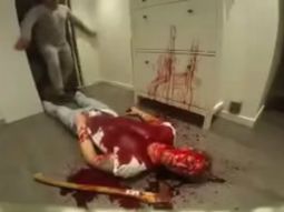 La peor broma: le hizo creer a su amigo que lo habían asesinado de un hachazo