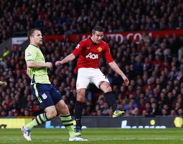 Una volea del holandés Robin Van Persie ante el Aston Villa, el mejor gol de la historia de la Premier League.