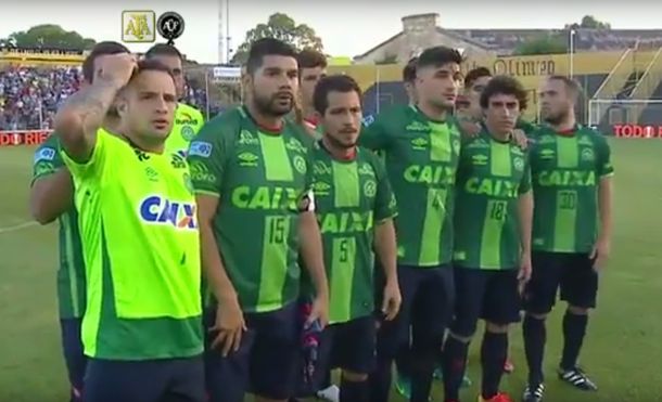 Emotivo homenaje de San Lorenzo a Chapecoense