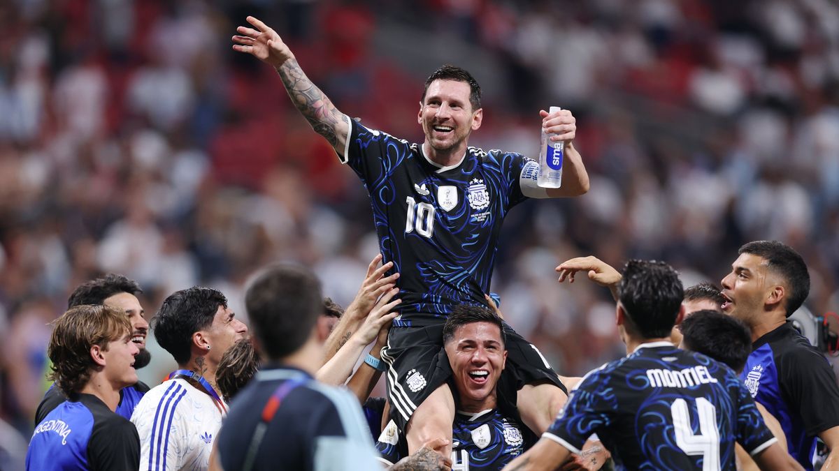 Lionel Messi Para Los Argentinos Hay Gente Que No Tiene Trabajo Que ronaldinho-tak-sabar-lihat-lionel-messi-bawa-argentina-juara-lagi-di