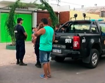 Un hombre tomó un micrófono descalzo y murió electrocutado en una iglesia