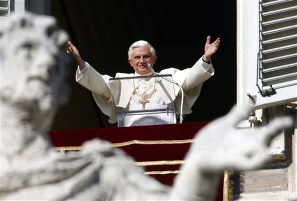 Papa en el balcón AP