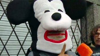 hablo mickey, el presunto usurpador: claudia se fue de mochilera hablo mickey, el presunto usurpador: claudia se fue de mochilera