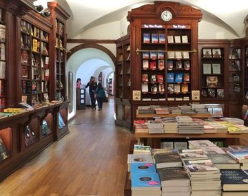 Las librer&iacute;as podr&aacute;n vender libros por Internet y entregarlos a domicilio
