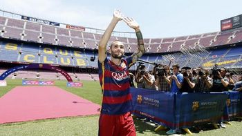 el barca compro un jugador que debutara en 6 meses el barca compro un jugador que debutara en 6 meses