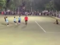 Polémica en Neuquén: un árbitro golpeó a un simpatizante y todo quedó grabado