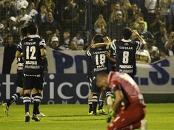 el lobo esta: gimnasia goleo a union y estiro su buena racha el lobo esta: gimnasia goleo a union y estiro su buena racha
