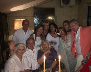 Elisa Carrió en Twitter con El Club de los Viejos