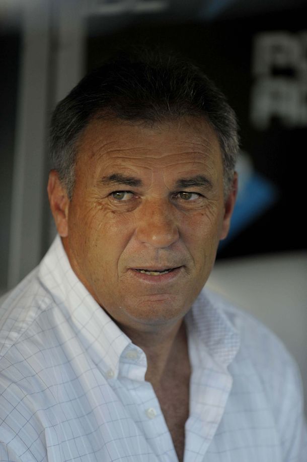 Sin triunfos en el torneo, Pumpido renunció como DT de Unión